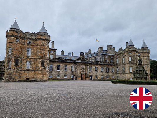 Dark city walk Edinburgh: the Palace Route